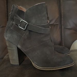 Chinese Laundry brown ankle boots